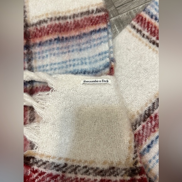 Abercrombie & Fitch scarf - Picture 3 of 4